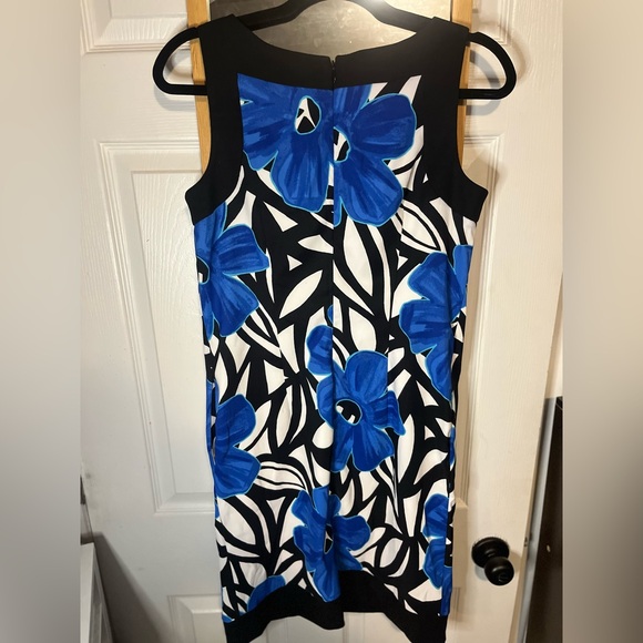 2 for $25 - AB Studio - Blue Floral Mini/Cocktail Dress, Sleeveless, Size 6. - Picture 8 of 10